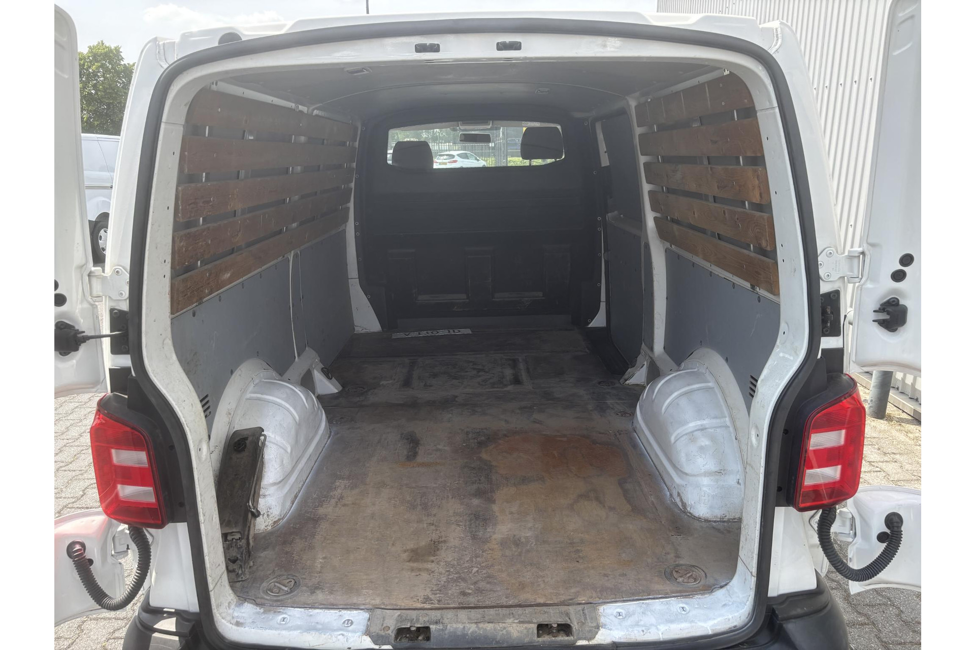 Volkswagen Transporter 2.0 TDI L2H1*AIRCO*NAVI*BLUETOOTH*HAAK*BETIMMERING